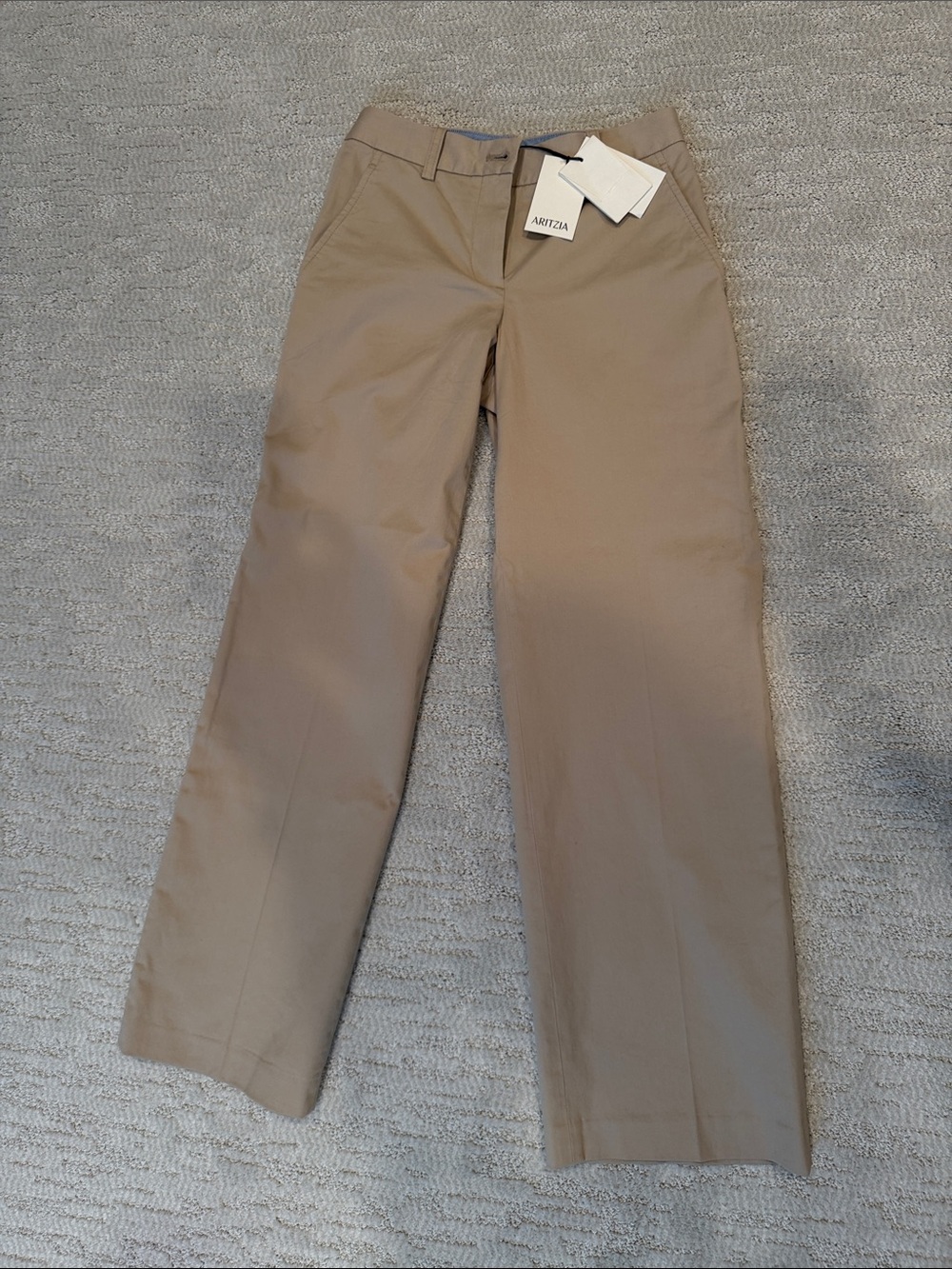 NWT- Aritzia Woman’s high rise wide leg chinos